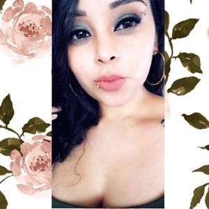 Meet your Posher, Adella